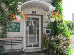 Отель Pension Mahrets Puppenstube  Эйзенах